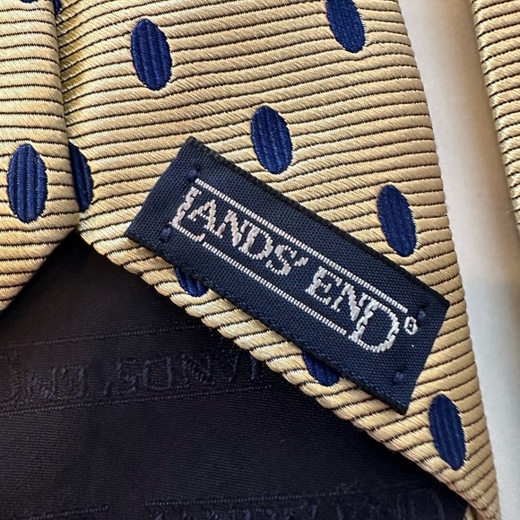 Men's LANDS END Silk Tie Necktie Light Yellow Small Blue Dots. Made In USA 59" - Picture 4 of 6